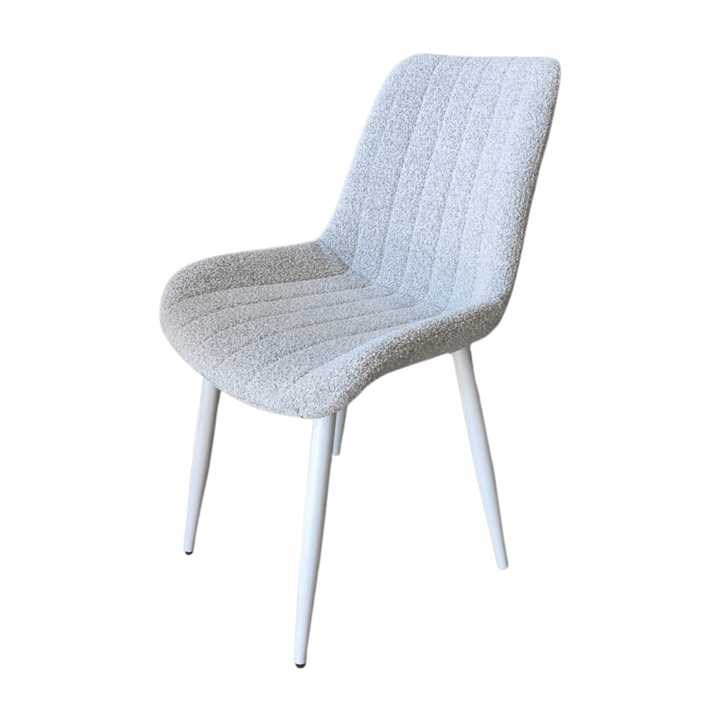 Encuentra el modelo perfecto entre nuestras sillas de comedor modernas. Combínalo con cualquiera de nuestras mesas para crear un conjunto a tu medida.