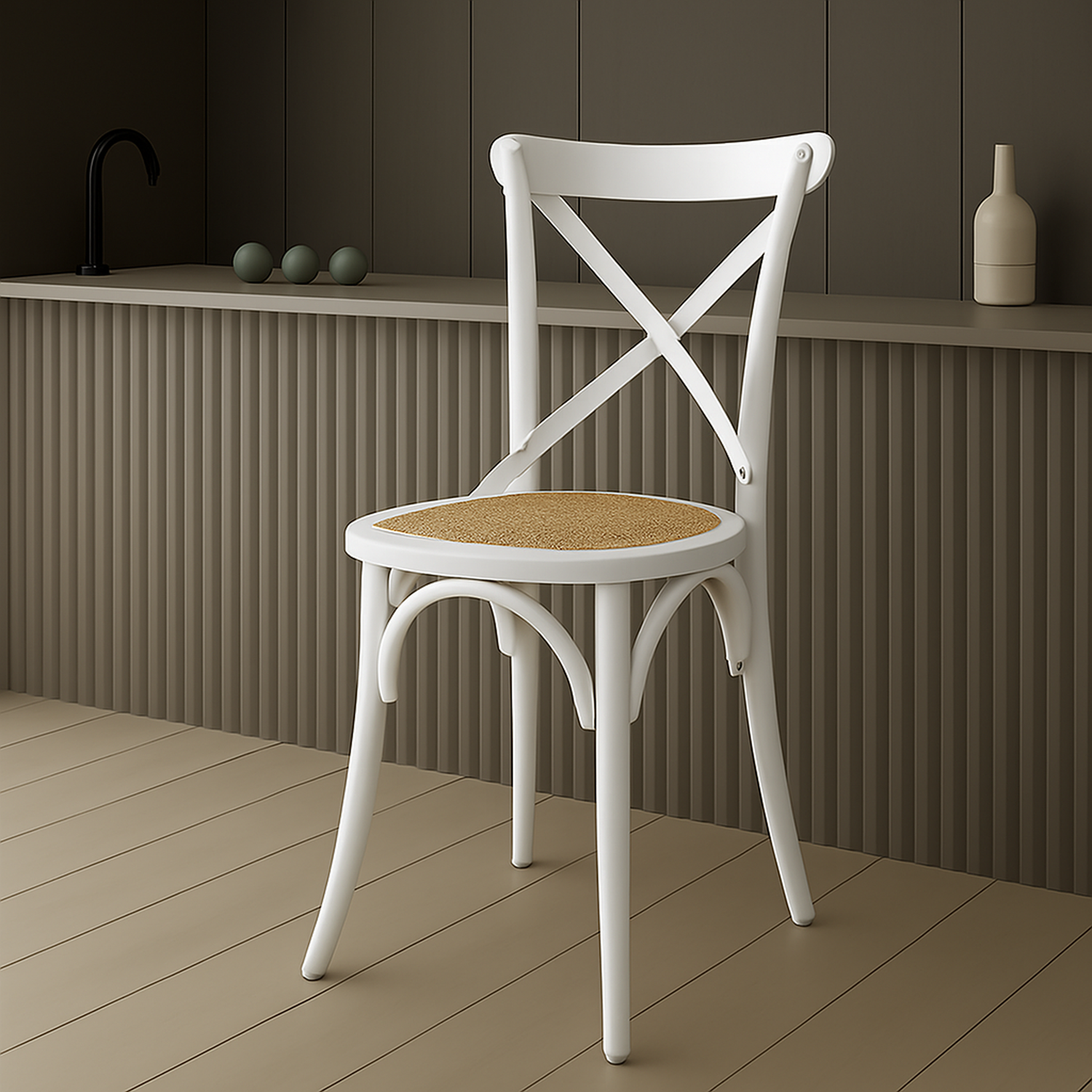 Silla thonet disponible en color nogal y caoba. Perfecta como mobiliario de hostelería funcional y duradero. Estilo clásico y vintage.