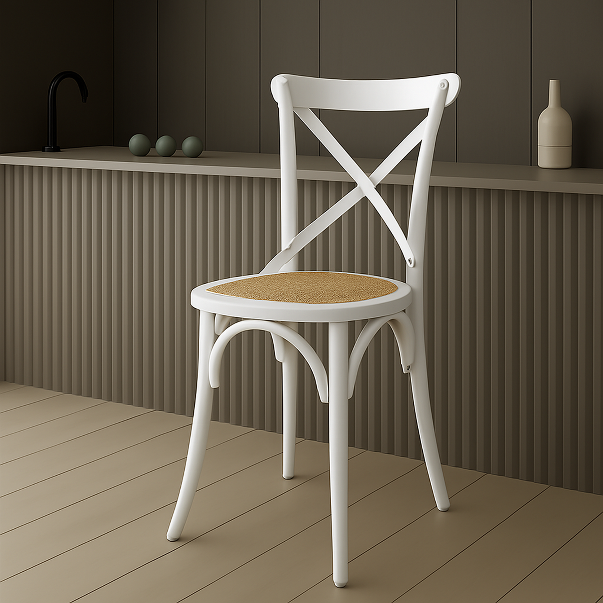 Silla thonet disponible en color nogal y caoba. Perfecta como mobiliario de hostelería funcional y duradero. Estilo clásico y vintage.