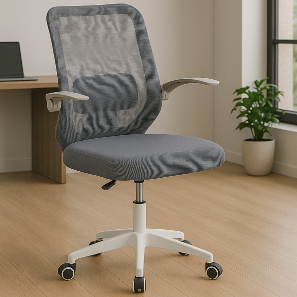 Silla de oficina LETO de malla gris oscuro, ergonómica y compacta. Diseño moderno y cómodo para oficina o estudio. Medidas: 54 × 59 × 91,5 cm.